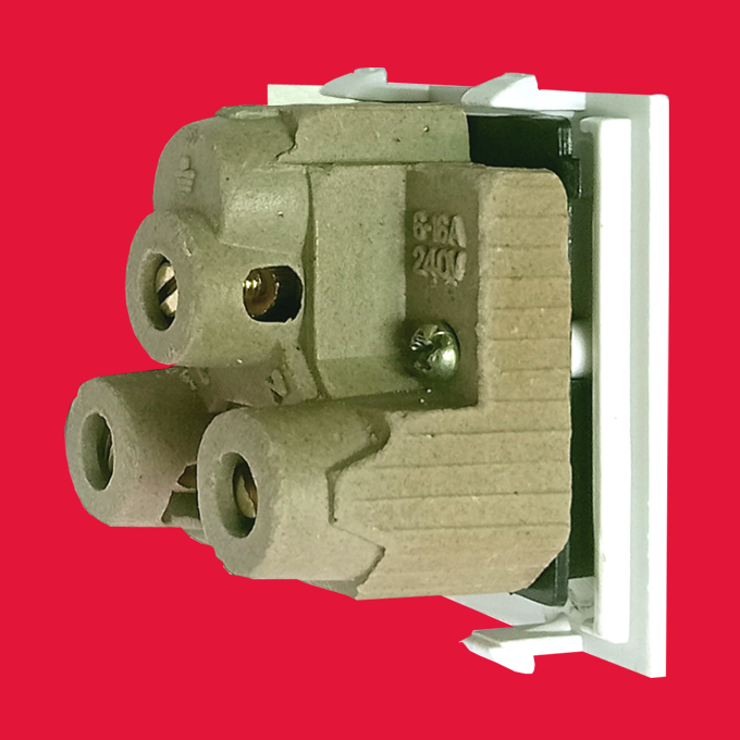 25A 3 Pin Socket Porcelain Moduler with Shuttere Noble - Image 2